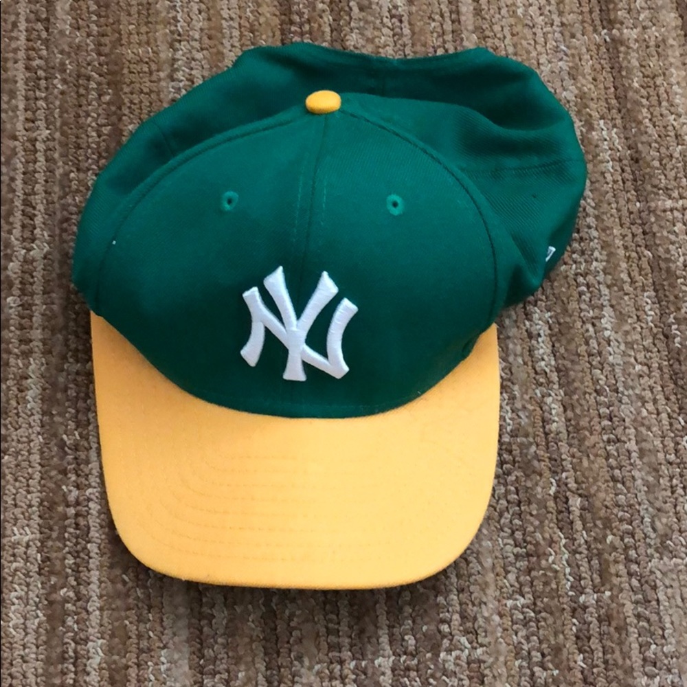Yankees Hat - Picture 2 of 7